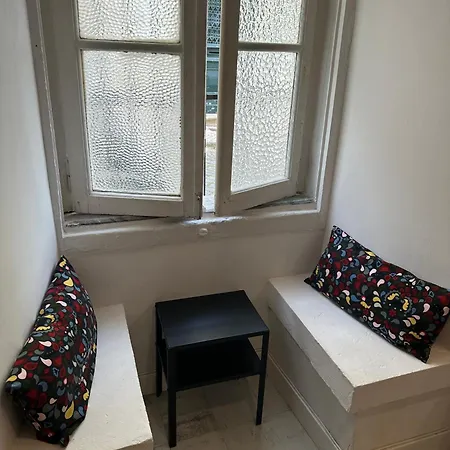 Cantinho Lusitano In Bairro Alto Лиссабон